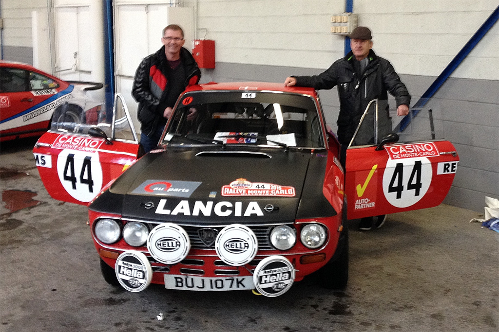Hans Kolby og Jan Østergaard med deres Au2Parts Lancia Fulvia 1600 HF kort før starten i Reims fredag aften
(Foto: Michael Eisenberg)